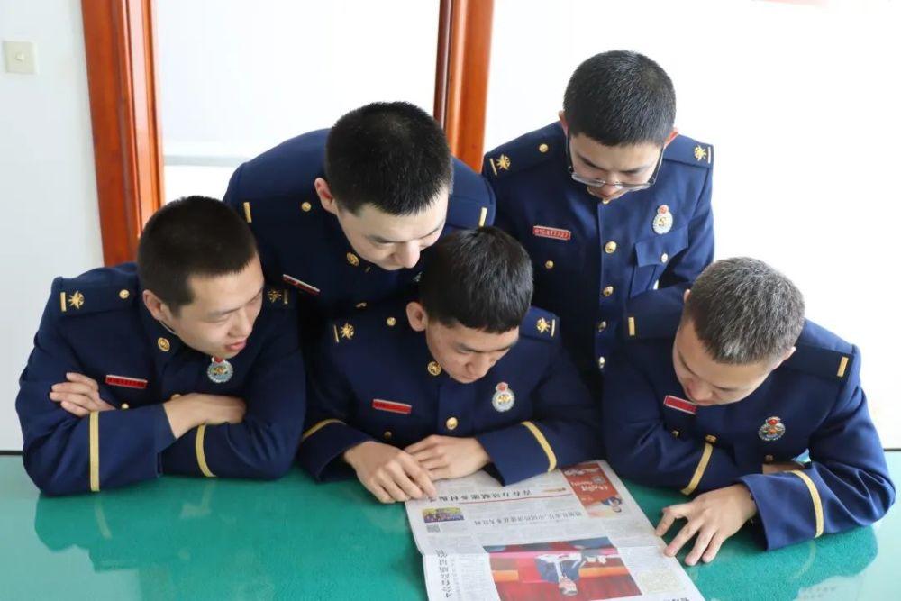 警察战僵尸无敌版